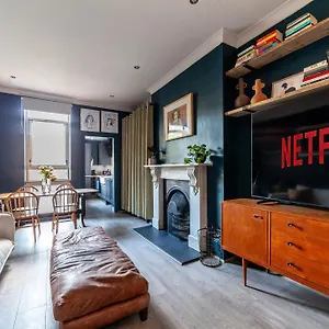 https://arte-stays-2-bed-luxurious-flat-garden-5min-dalston-st.brighton-hotels-england.com